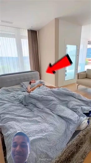 subah subah uthkar ladka yah kya karne laga #fxyoeditz #flyxo #funny #facts