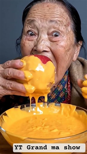 grand ma juicy apple mukbang #grandmashow #apple #mukbang