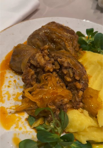 Uživanje u sarmi u restoranu Tradicija