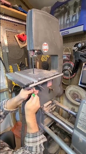 Watch ‪@harriswoodshop‬ upgrade to a genuine Shopsmith bandsaw fence! 🔨🪚✨ #woodworking #shopsmith