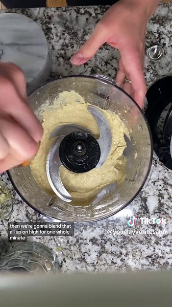 Delicious Zatar Hummus Recipe for Mediterranean-inspired Meals