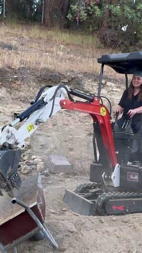 Mini ekskavatör eğitimi ve briket temel yapımı!🛠️ #miniekskavatör #tinyhouse #köyegöç