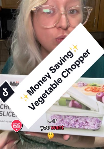 The Mueller Pro Series Multi Chopper / Slicer is my kitchen MVP 🥇🥒🧅! I’ve had mine for 5 years and just upgraded—game changer 🔥. Chop onions, peppers, potatoes, tomatoes, and more in seconds ⏱️🍅🥔. Fresh salsa? Done in 5 minutes 🫑🌶️👌. Everything looks so professional 👩‍🍳✨. Even my toddler helps out (supervised, of course) 🧒👀. Every kitchen NEEDS this 🙌🛒! @MÜELLERHOME #KitchenEssential #MealPrepMadeEasy #TimeSaver #SpotlightFinds #WinterFinds #TikTokShopHolidayHaul #KitchenGadgetLov
