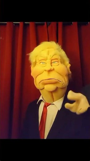 Donald Trump marionnette en mousse sculptée