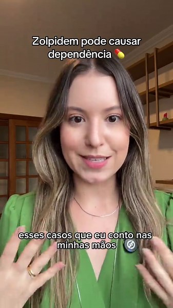 Você já usou zolpidem? O Zolpidem pode causar dependência e deve ser prescrito sempre com muita cautela e já pensando na data de suspensão Como psiquiatra, eu prescrevo pouquíssimo, já que sei dos possíveis riscos envolvidos, como ⚠️ tolerância e dependência ⚠️ prejuízo de memória e atenção ⚠️ comportamentos “automáticos” durante o sono (como comer, enviar mensagens ou fazer compras) ⚠️ sonolência residual no dia seguinte, com risco de afetar a capacidade de dirigir pela manhã!!! Pra você ter um