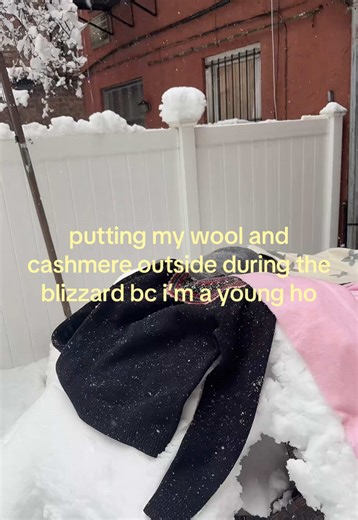 Snow Cleaning vs. Dry Cleaning: What's Best for Your Clothes?