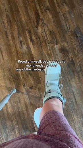 2026 please be good 🥹🥹 #newyear #brokenankle #recovery #orif #trimalleolar