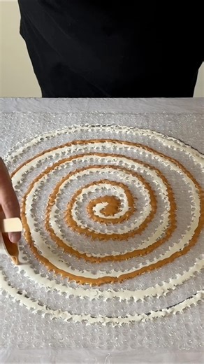 5.8K views · 107 reactions | A fluid art creation on bubble wrap / A metallic Color palette spiral on bubble wrap to create different textures and patterns #fluidart #spiral #bubblewrap | Mark J Ratcliffe Art | Facebook