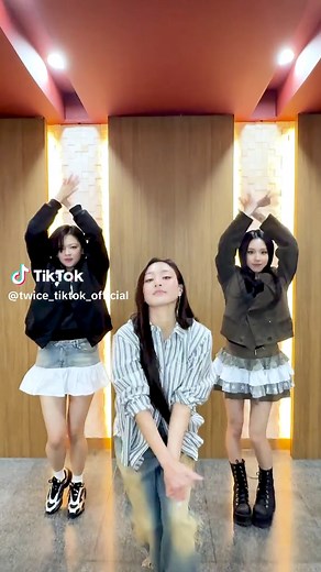 Calling all ONCE, we want to see your demon hunting moves 😈 Join the #TAKEDOWNChallenge and check out KPOP DEMON HUNTERS on @netflix June 20th #TWICE #트와이스 #JEONGYEON #JIHYO #CHAEYOUNG #정연 #지효 #채영 #Netflix #KPOPDEMONHUNTERS