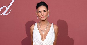 At 61, Demi Moore ignites strong reaction after displaying her body's "real shape" in two-piece