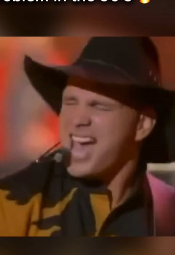Garth Brooks live shows are one of a kind #garthbrooks #liveconcert #90scountry #friendsinlowpaces