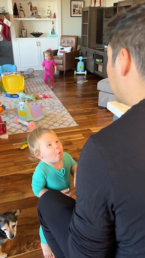 548K views · 10K reactions | I started teaching sign language to Brecon and London when they were really little, and it’s helped us communicate so much more than without. These days we’re learning to build sentences with words and sign language combined and I’m so proud how well they’re doing. 凉蘭 . . . . . #asl #signlanguage #toddlerspeech #teachingkids #dadsofinstagram #twinsofinstagram #toddlersofinstagram #twoundertwo | At Home With Bryan | Facebook