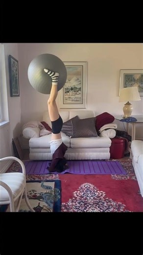 Home yoga challengeヨガチャレンジ#yoga#yogaball#yogalife#ヨガ#fitness#workout#challenge#チャレンジ#shorts#happy