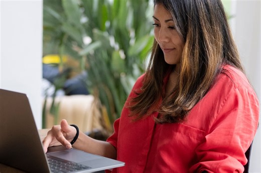 Para inmigrantes en EE.UU.: cómo consultar en línea el estatus de casos y trámites migratorios de Uscis