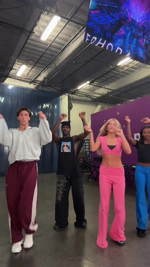 DWTS Troupe: 8am Call Time for Mariah Carey Night ✨