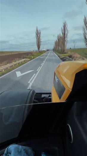 JCB Fastrac 3230 Xtra: Elevating Farm Transport Efficiency