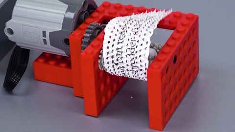 Lego Gears Turned Into a Powerful Paper Shredder