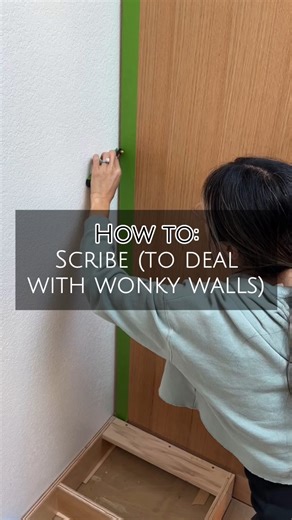 Natalie Park | DIY, Builds & Design on Instagram: "HOW TO SCRIBE! 🖋️ Here’s a tutorial on how I scribed and fit this large side panel for the white oak entryway mudroom! Wonky walls (+ unlevel floors) make installs so much harder 😩, but every home has them so just gotta learn how to deal with them! This same scribing technique applies to scribing bench tops or countertops too so they fit properly! I used a jigsaw this time to cut off the excess, but you can also use a tracksaw or circular saw 