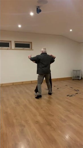 24.11.25 Beginners 2 Quickstep 1/4 Turn,Chasse,Lockstep,1/4 Turn,Chasse,Spin Turn,Chasse,Lock,Hesita