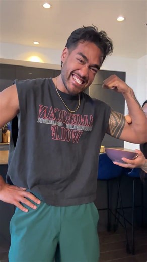 He tests his BICEP STRENGTH