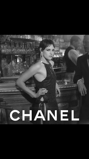 CHANEL on Instagram: "Never making a spectacle of itself, allure is innate elegance in motion. Kristen Stewart filmed by Inez & Vinoodh for the CHANEL Spring-Summer 2023 Ready-to-Wear show. The film of the show will be revealed on Tuesday, October 4th from 2pm, Paris time. #CHANELSpringSummer #CHANEL #CHANELShow @InezandVinoodh"