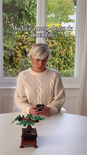 Elo ✨🤍🏡 on Instagram: "✨Décembre ✨ Un mois qu’on aime pour l’ambiance, la déco et les fêtes mais pour les gens qui pensent toujours qu’ils ont le temps (comme moi) il devient vite une course infernale avec une to do list qui n’en finit plus 😉 Et toi, team organisée en avance ou team à la bourre ? #noel #humour #cadeau #renovation #trendy"