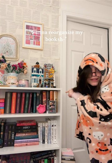 I VOLUNTEER (don’t mind my dogs out ☺️) #bookshelforganization #bookshelf #foryoupageofficiall #shadowbanned #fypシ #tiktok #booktok #bookish #booktoker #reading #foryoupage❤️❤️ #foryouu