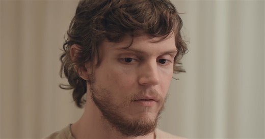 ‘DAHMER - Monster: The Jeffrey Dahmer Story’ Evan Peters Interview