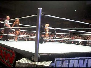 WWE RAW in Moscow Kelly Kelly vs Beth Phoenix 1