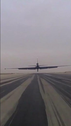 The U2 Dragon Lady Landing – Incredible Footage