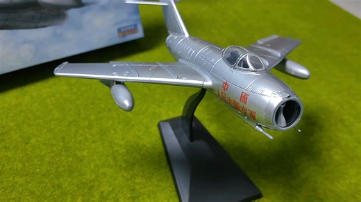 米格MIG-15飞机装配