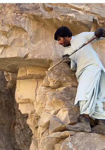 Exploring Mountain Stone Mining Techniques and Discoveries