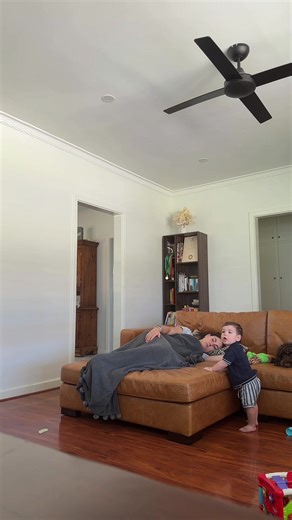 Promoting Independent Play for Babies and Moms