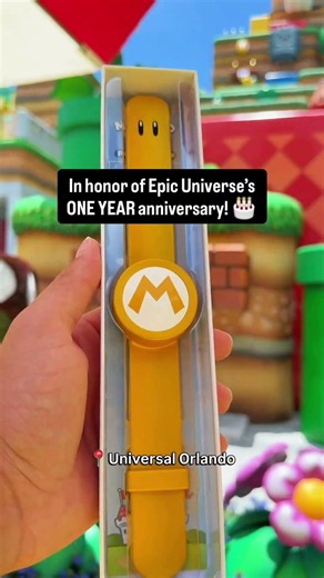 This limited-edition Gold Power-Up Band has joined the line-up at SUPER NINTENDO WORLD in Orlando!⭐️
