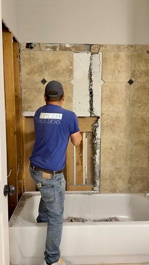 Behind the scenes of a demo day!! 💪🏻 One of the many beautiful things about a renovation… every demo is a new beginning - to rebuild exactly what a client wants. ✨ _________ LET’S CONNECT: 📞 770.396.1002 📧 admin@oneidabuilders.net 📍 Dunwoody, GA • • • • • #roccotherealbuilder #builder #atlantabuilder #atlanta #remodeler #atlantaremodeler #oneidabuilders #homeremodeler #atlantahome #dunwoody #remodelingexperts #remodeling #before #demoday #demodays #demolition #democrew #startfresh #bts #beh