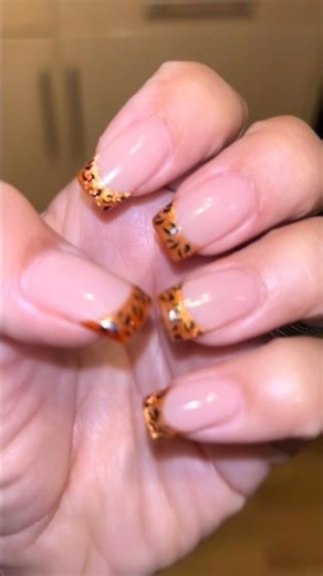 Leopard Print Nails 💅🏼- Vee Sam #nails #shorts