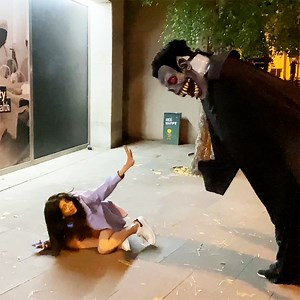 Scary Reactions Dracula Prank