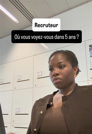 En entretien, une question piège fait tomber presque tout le monde : « Où vous voyez-vous dans 5 ans ? » Le recruteur ne teste pas tes rêves. Il vérifie 2 choses : est-ce que tu vas progresser, et est-ce que tu vas rester. 👇 ❌ « Franchement, je ne sais pas » → tu parais sans direction ❌ « À votre place » → tu fais peur, pas ambitieuse ✅ « Je me vois solide sur ce métier, avec plus de responsabilités, dans une structure comme la vôtre » La différence ne se joue pas sur l’ambition. Elle se joue s