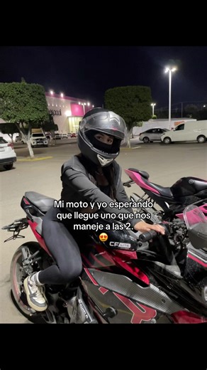 Bikergirl y su Moto: Un Esperado Encuentro