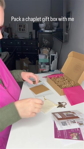 Looking for a Catholic gift? 🎁 My chaplet gift boxes are on sale now - choose from Saint Francis of Assisi or Saint Therese of Lisieux. last day to order is ✨TOMORROW✨ ➡️ Comment GIFT and I’ll send you the details #catholicgifts #catholicgift #catholicprayer #saintfrancis #stfrancis #catholicman #catholicchristmas #catholiclife | Come Holy Spirit Rosaries