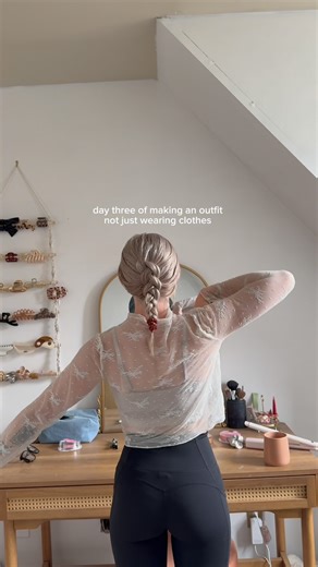 Haley Taylor on Instagram: "Realizing it only takes 30 extra seconds to make an outfit is the biggest flex of 2026 ✨🤌🏼 leggings @fabletics lace top @aerie sweatshirt beach town shop 🤪 hat @americaneagle earrings @jamesmichelle 20% off HEYHALEYTAYLOR shoes @nike bag @canvelle 15% off HEYHALEYTAYLOR #grwm #ootd #outfitinspo #fashioninspo pintereststyle"