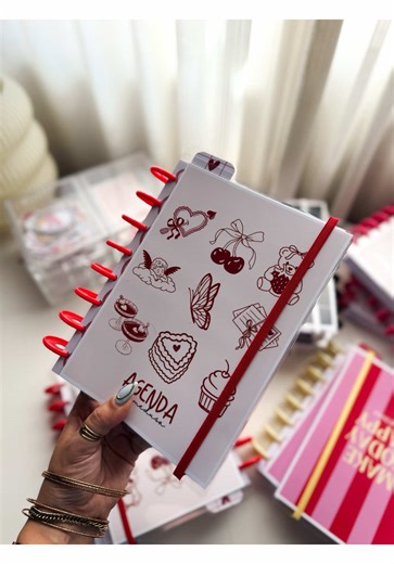 Empaquetemos pedidos juntas de agendas y cuadernos