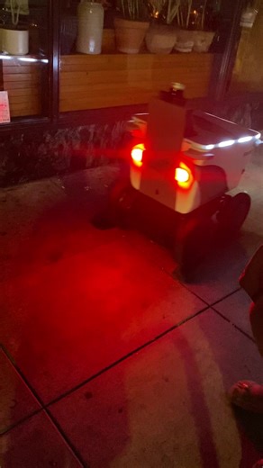 #clanker #robot #deliveryrobot #clanka