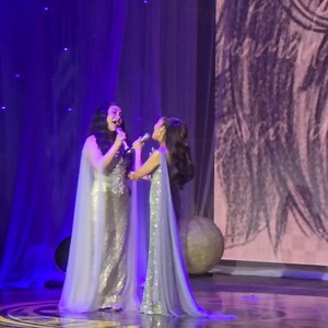Lani Misalucha joins Jona on stage for 'Bukas Na Lang Kita Mamahalin' duet. #JourneyToTheArena | Philippine Concerts