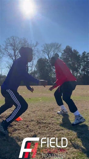 Wide Receiver Drill! #football #wrtraining #widereceiverdrills #widereceiver #nfl #footwork