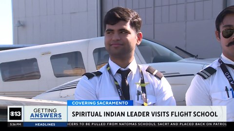 Sri Sri Ravi Shankar visits flight school in Sacramento