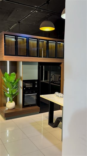 ‎Infinity Kitchens | انفينيتي للمطابخ والديكور‎ on Instagram‎: "⁨ ✨عرض لأحد تصاميمنا المنفّذة بأعلى معايير الجودة والاهتمام بالتفاصيل زوروا صالة عرضنا للاطلاع على هذا التصميم المميز وتجربة كل تفاصيله مباشرة. يسعدنا استقبالكم في موقعنا 📍: بغداد - الكرادة خارج، قرب ساحة عقبة بن نافع ( مجاور فندق بيت السندباد ). 📞 للتواصل والاستفسار مراسله الصفحه او الاتصال على : 07701009927 07870700698⁩"‎