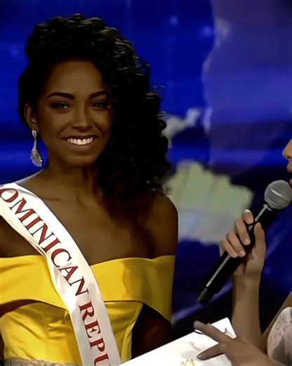 Miss World Videos 💫 on Instagram: "A Deusa (@yaritzareyes_r), Top 10 no Miss Universe 2013 e vice Miss World 2016. Ícone da República Dominicana 🇩🇴♥️ ✧ • · · ────────── · · • ✧ #MissWorldVideos #MissWorld #MissDominicanRepublic #BeautyWithaPurpose ♡ #73rdMissWorld"