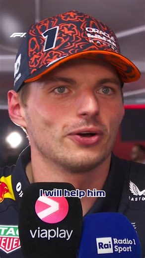 Keep your friends close... get a helping hand from a four-time world champion 🤝 (credit: Viaplay) | F1