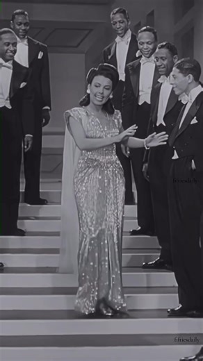 Lena Horne singing “I Can't Give You Anything But Love” in film ‘Stormy Weather’ (1943)⛈️🖤 #oldhollywood #classic #lenahorne #stormyweather #billrobinson
